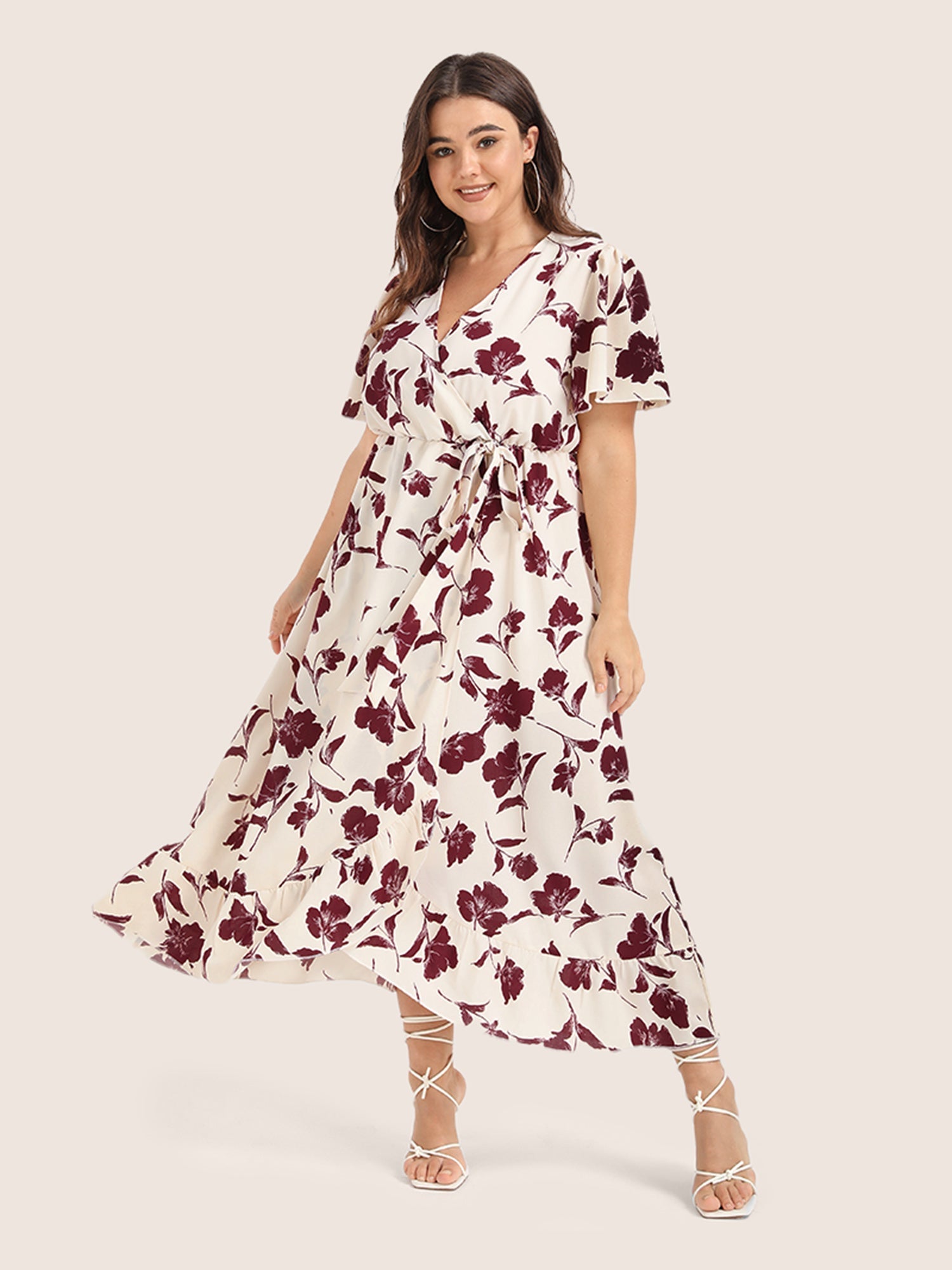 Vestido de volantes florales con nudo lateral