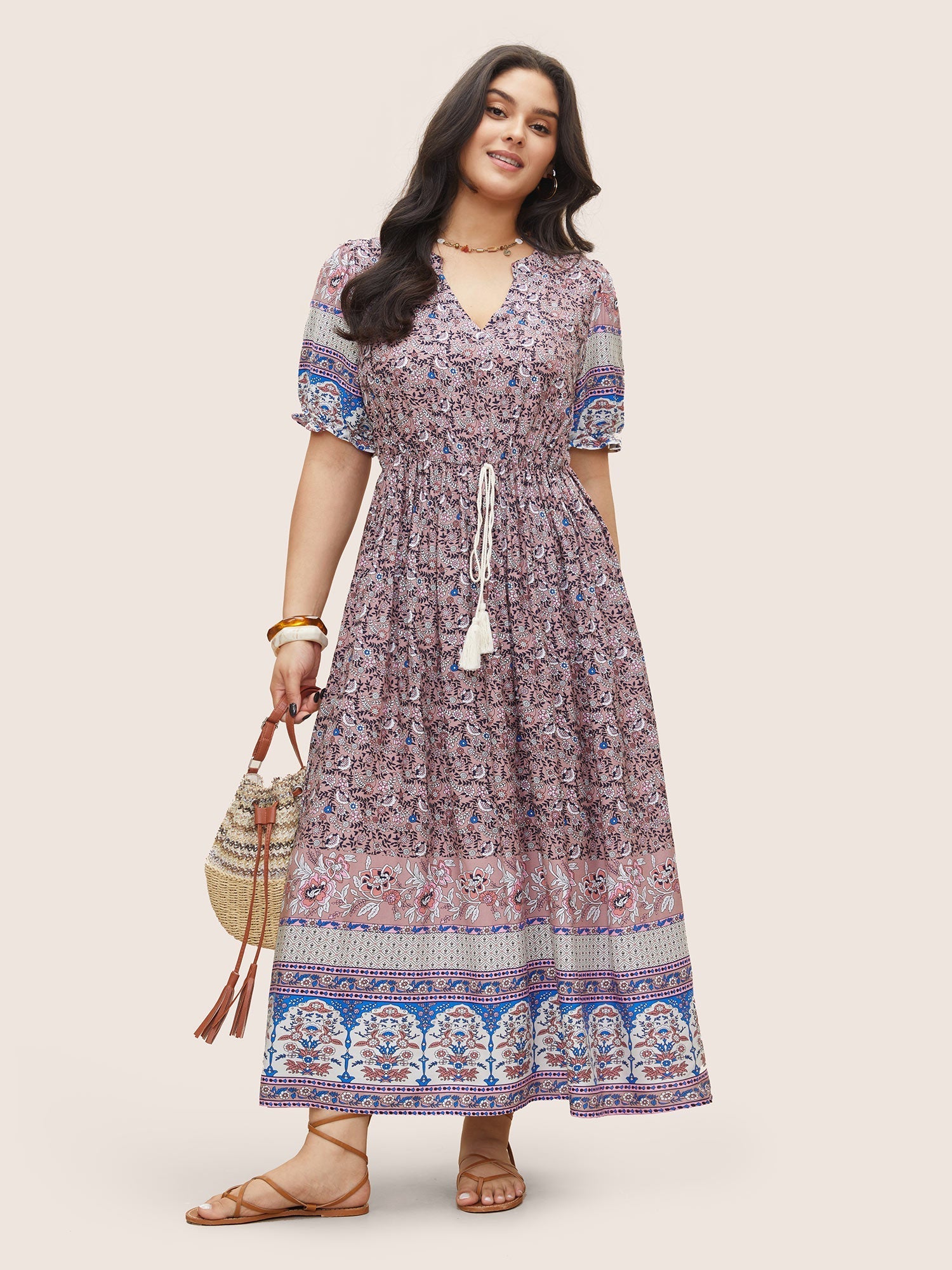 Vestido de estampado boho con borlas y tirantes con aberturas